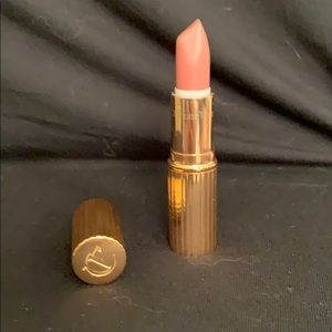 Charlotte Tilbury lipstick in Pillow Talk